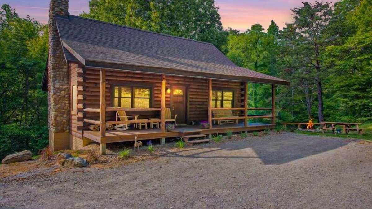 Logan Cabin | Hickory House | Hocking Hills