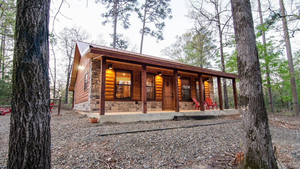 Broken Bow Cabin | Hickory Moon - 1 Bedroom Couples Cabin near Beavers Bend Park