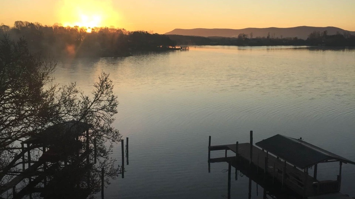 Smith Mountain Lake House | Hickory Point on Smith Mtn Lake! Beautiful House the whole family will love!