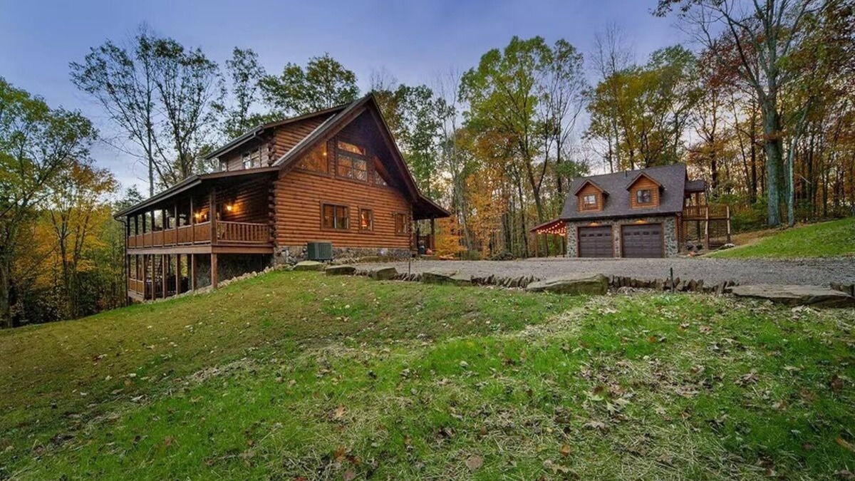 South Bloomingville Cabin | Hickory Ridge-Cabin less than 10 miles away from main state parks.