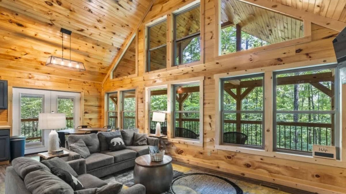Primrose Cabin | Hidden 3BR 2BA w/King Bed in Heart of RRG!