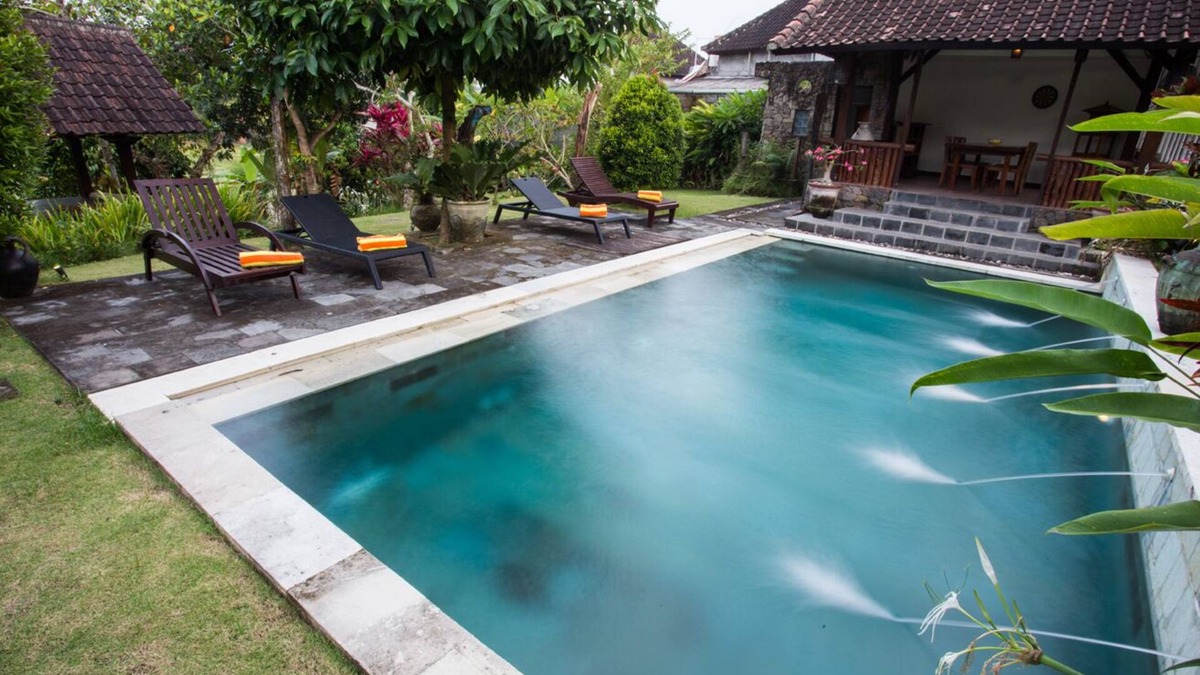 Dalung House | Hidden 4 Bedroom Joglo Historical Home, Large garden, Natural Eco living!