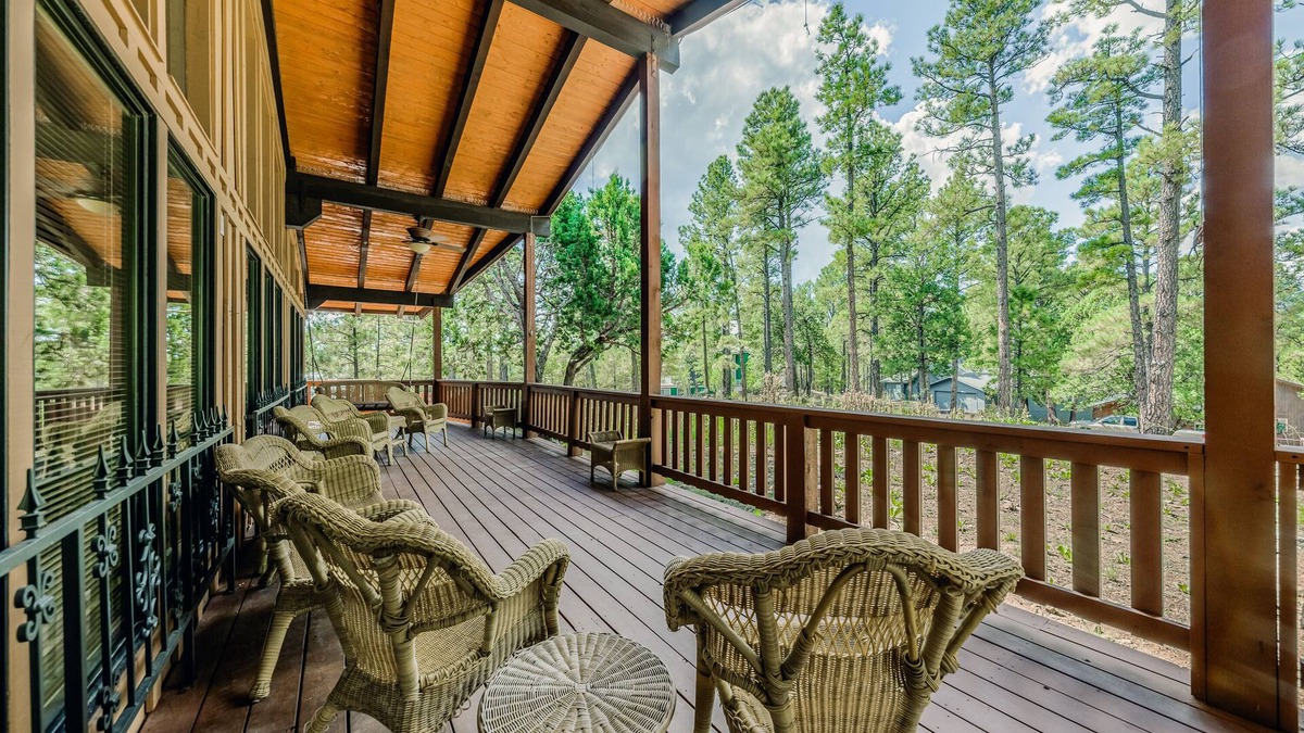 Alto Cabin | Hidden Buffalo Lodge | Sleeps 14 Hot Tub Porch