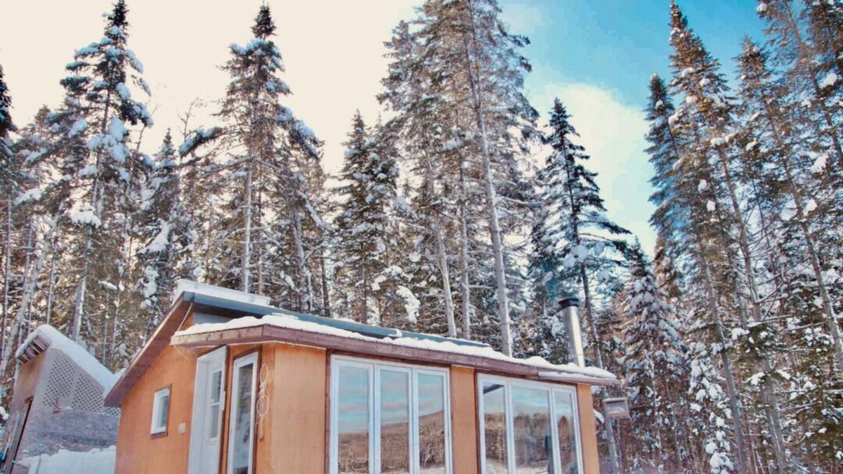 Mauricie Cabin | Hidden Gem, The Charming Riverside Off Grid Cabin