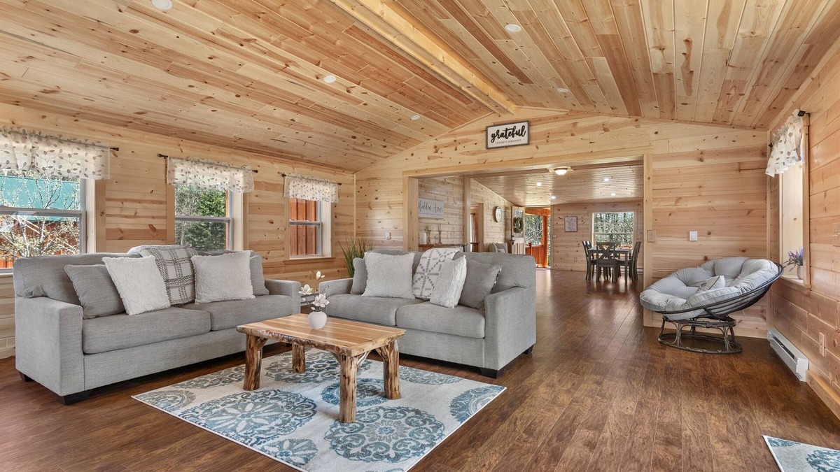 West Oneonta Cabin | Hidden Cabin W Fire Pit Lake Access Hot Tub Kayaks