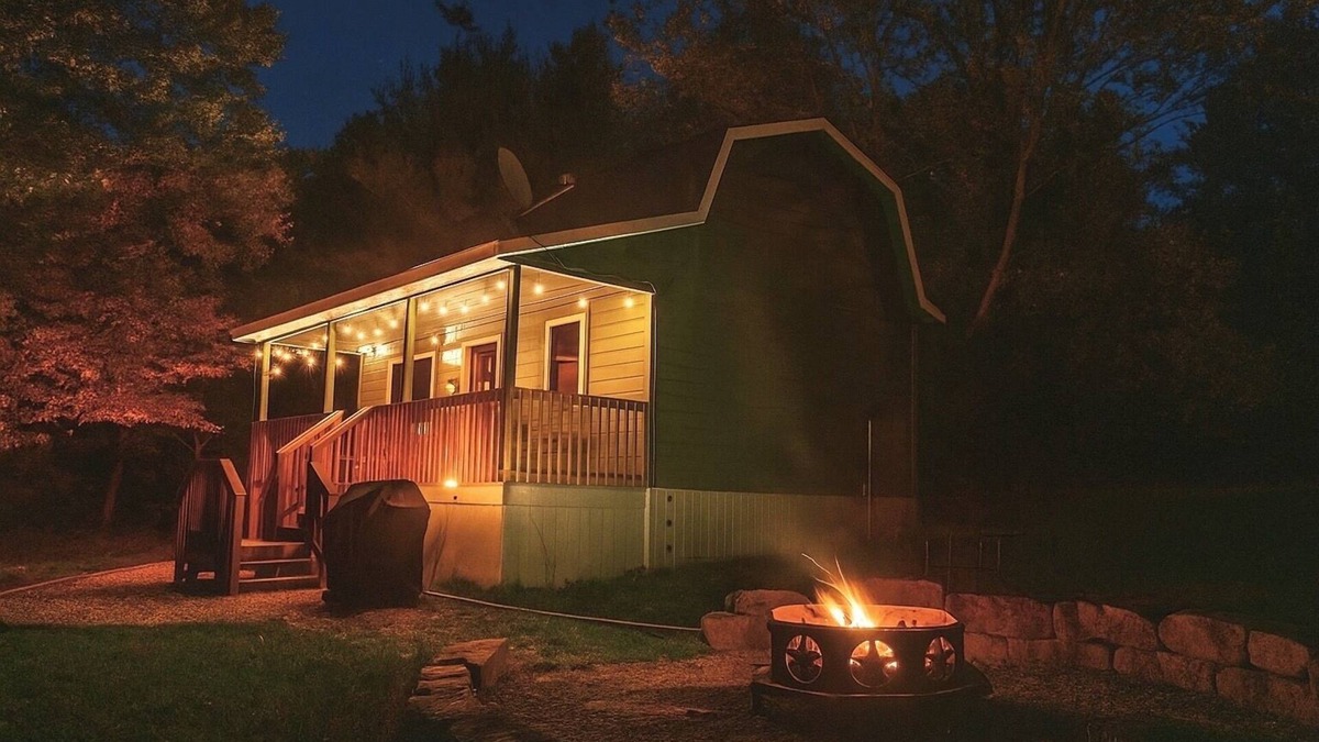 Kimbolton Cabin | Hidden Cabin with covered porch & fire pit! Minutes to Salt Fork.