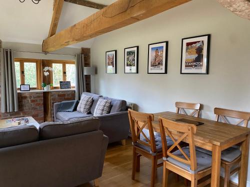 Henley-in-Arden House | Hidden cottages 2 bed cottage in peaceful surroundings with log burner