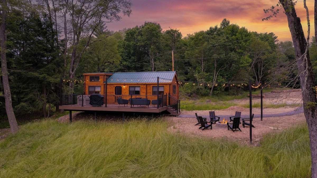 Shippenville Cabin | Hidden Creek Hideaway w/Hot Tub & Views + Fire Pit