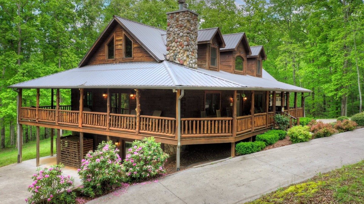 Blanche Manor Ranch Cabin | Hidden Creek | Trail to Creek | Hot Tub | Pool Table