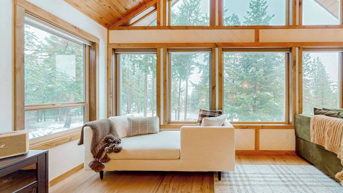 Cle Elum Cabin | Hidden Escape! A Cabin Retreat with Saltwater Hot Tub Surrounded by Nature!