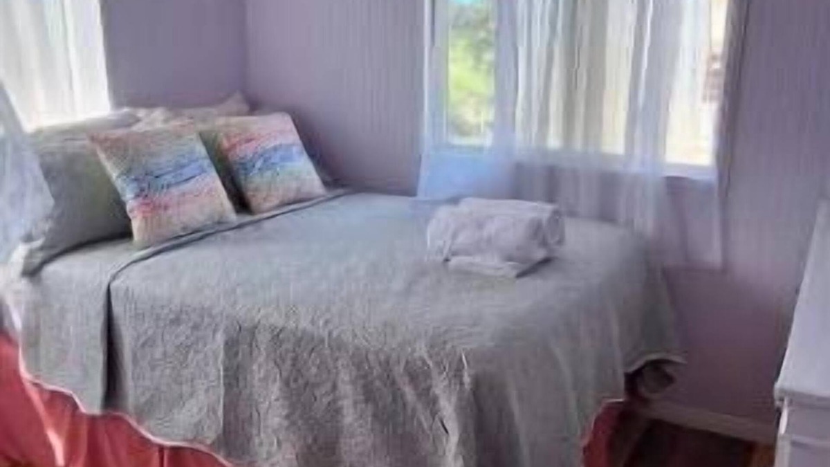 Old Trees Bay House | Hidden exquisite homenCharming 2-bedroom,2 bathroom home in nice Derricks