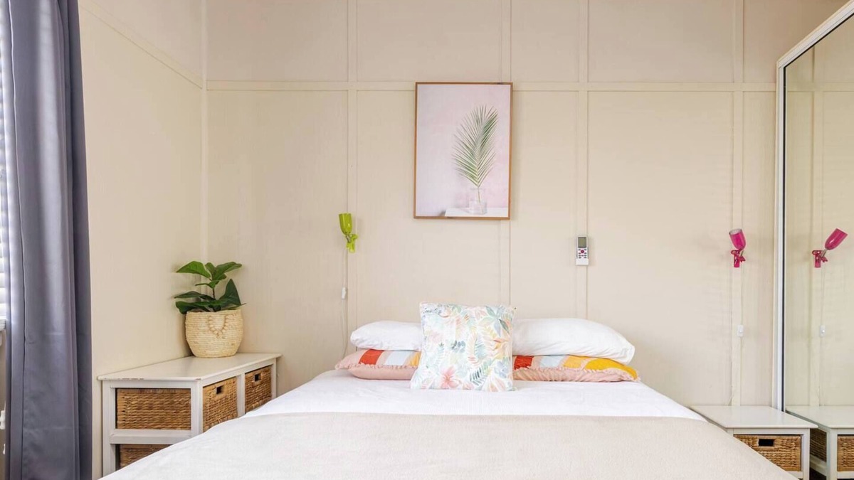 Taigum House | Hidden Gem 1 Brm House - by shops WiFi+Parking+A/C