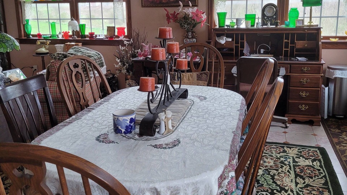 Butztown House | Hidden Gem, 2 BR 2 BA Sleeps 4, Wooded area . No Pets Parking for 1 car only