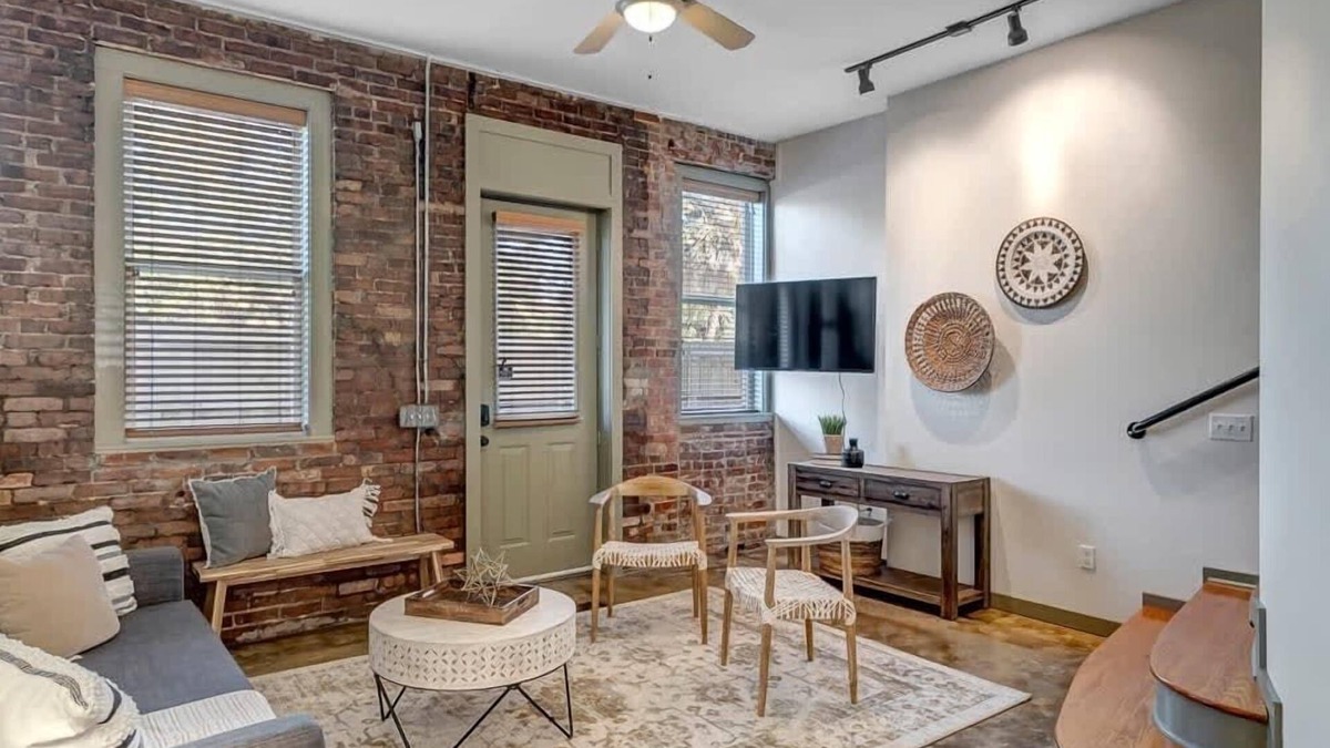 Springfield House | Hidden-Gem 2B Townhouse in Historic Springfield