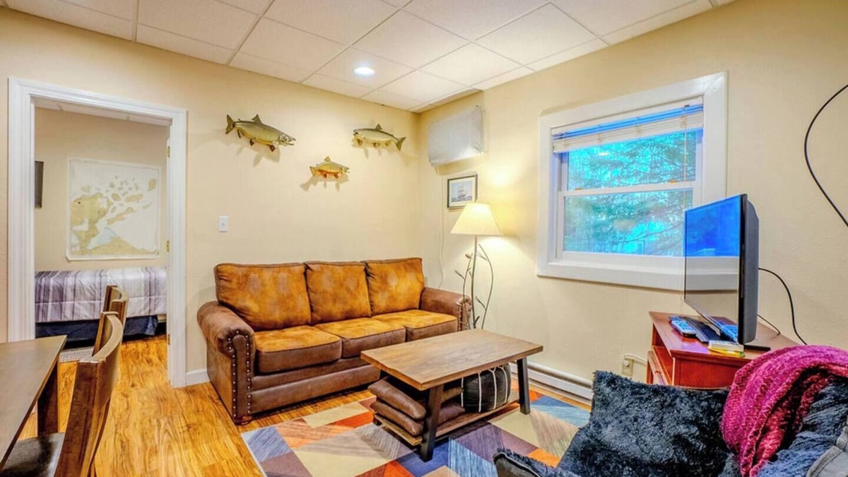 Bayfield Condo | Hidden Gem, 3 Bed Cozy Condo - Dogs Welcomed - 1 block from marina