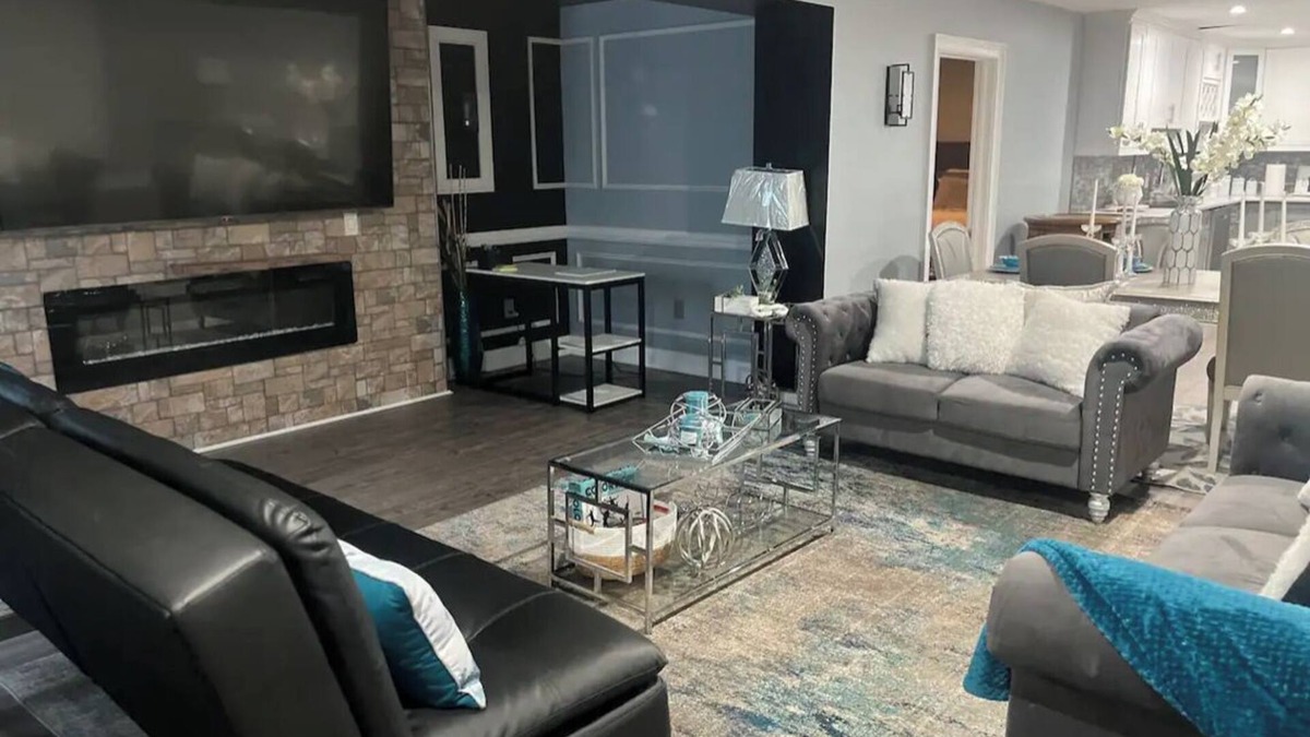 Glasgow Apartment | Hidden Gem, 8 person condo in Newark with WiFi, AC, hot tub, near UD.