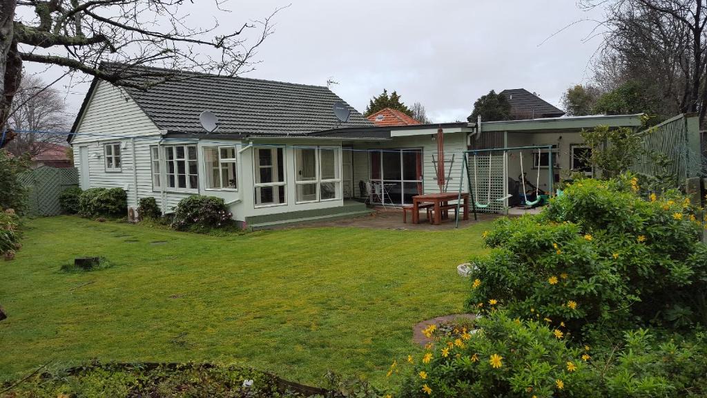 Lower Hutt Villa | Hidden Gem and Entire Bungalow in Central hutt