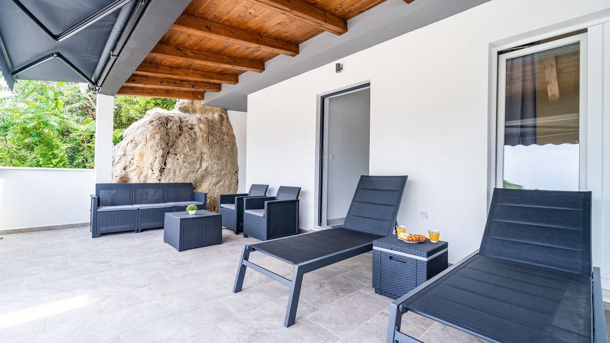 Molunat Apartment | Hidden Gem Apartment - Two Bedroom Apartment with Terrace and Sea View