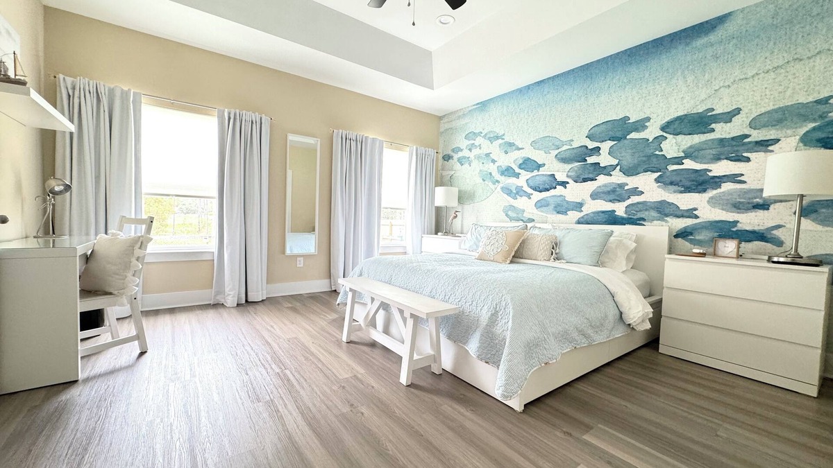 Gulf Breeze House | Hidden Gem Between 2 Beaches -Sleeps 6 -Pet Friendly!