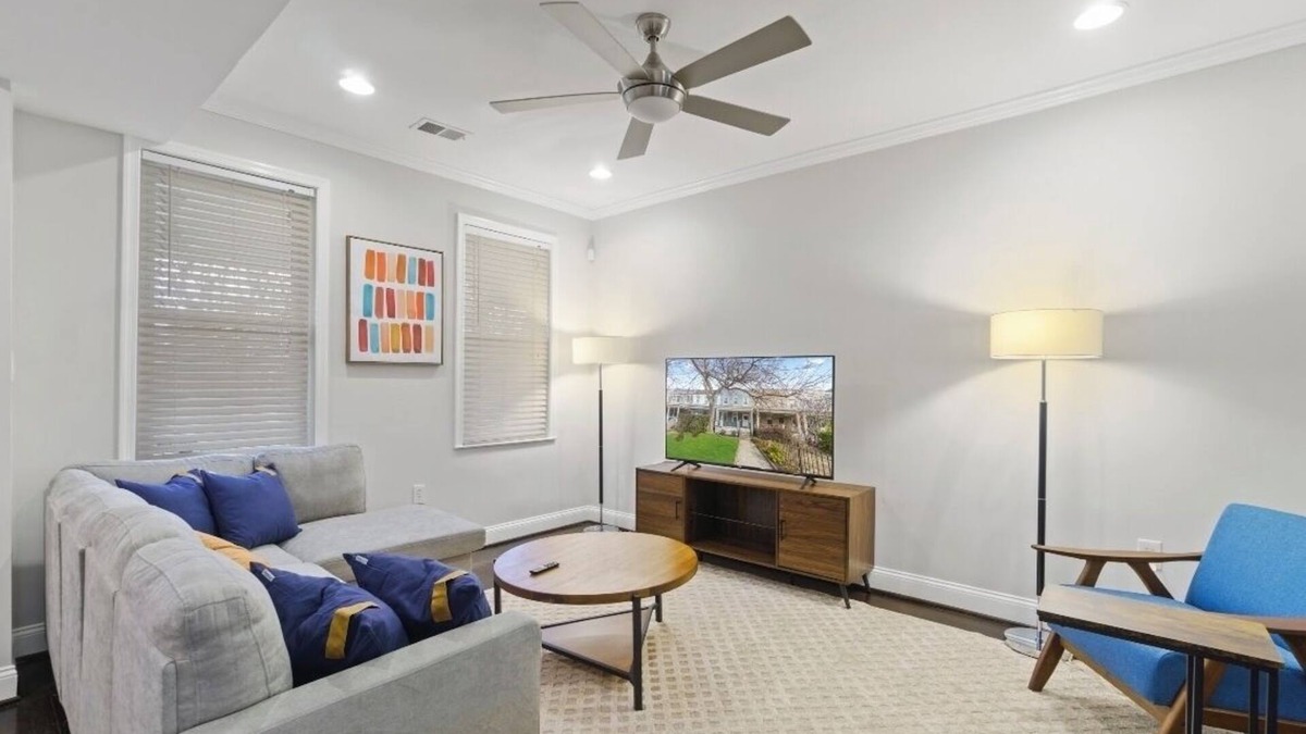 Barney Circle House | Hidden Gem@Capitol Hill, 4BDR,2.5BA , 2 Blocks to Metro - DowntownDC, DCA, IAD