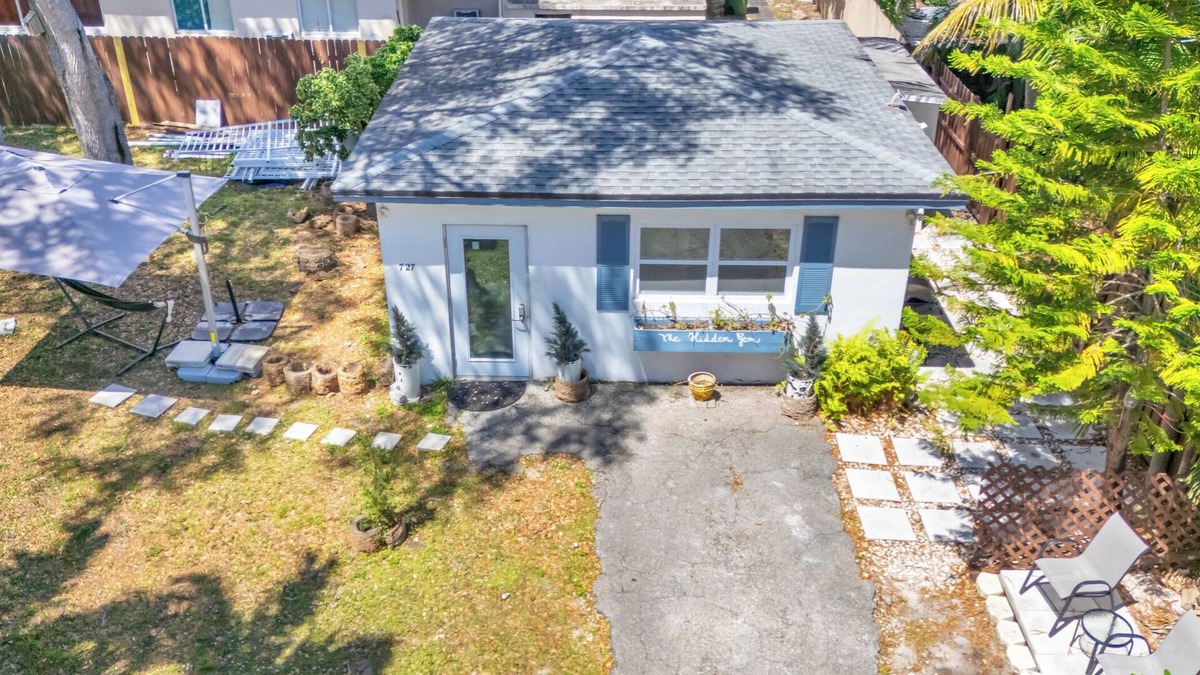 Biscayne Park Cottage | Hidden Gem Charming cottage in biscayne park with AC and Wifi
