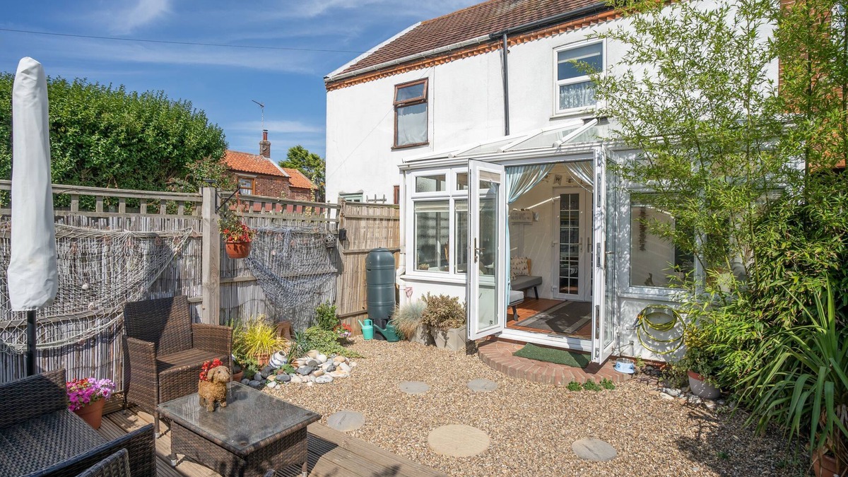 Winterton-on-Sea Apartment | Hidden Gem | East Ruston Cottages