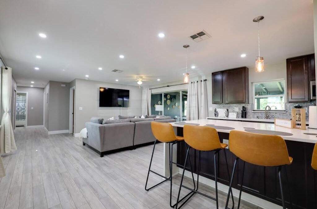Deltona Lakes House | Hidden gem home w an exhilarating backyard view