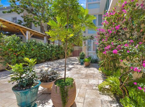 Miramar Apartment | Hidden Gem In Miramar- Power Generator- Parking