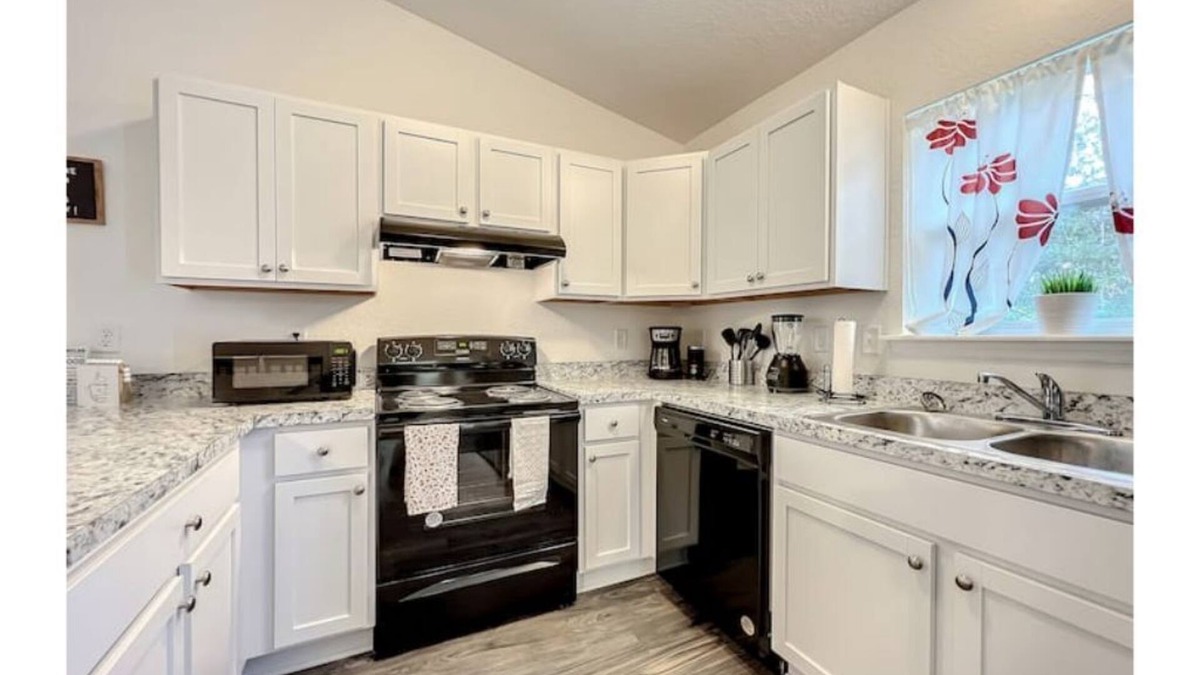 Silver Springs Shores House | Hidden Gem in Ocala: Escape to Serenity and Quiet