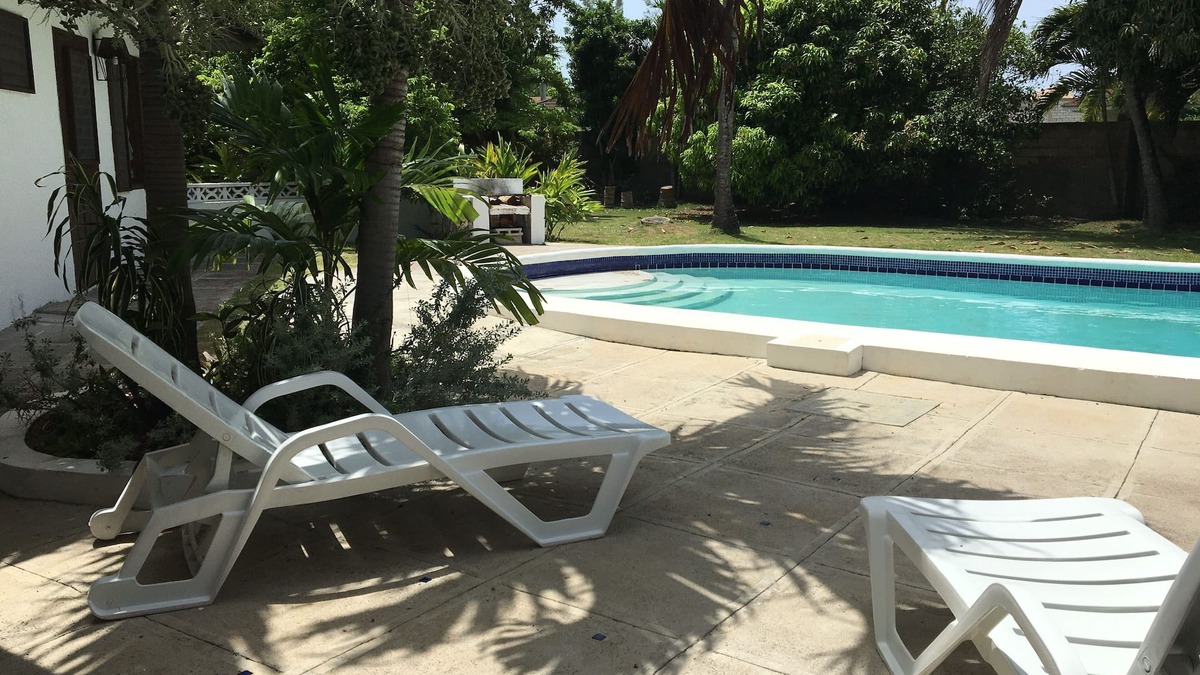 Salem Villa | Hidden gem in Runaway Bay! Best location, stunning, private