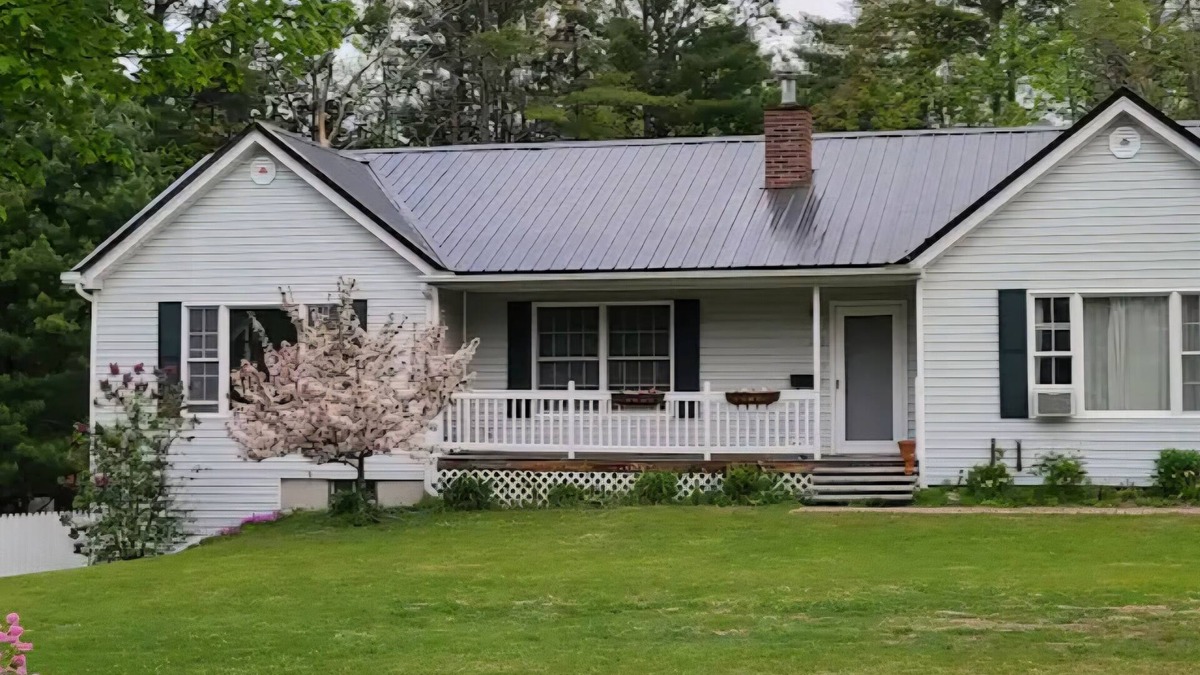 Littleton Apartment | Hidden Gem in the White Mtns: charming 1 bedroom apartment in Littleton, NH