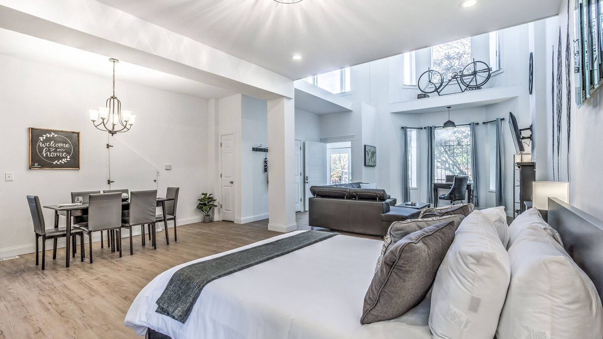 Central West End Apartment | Hidden Gem | JZ Vacation Rentals