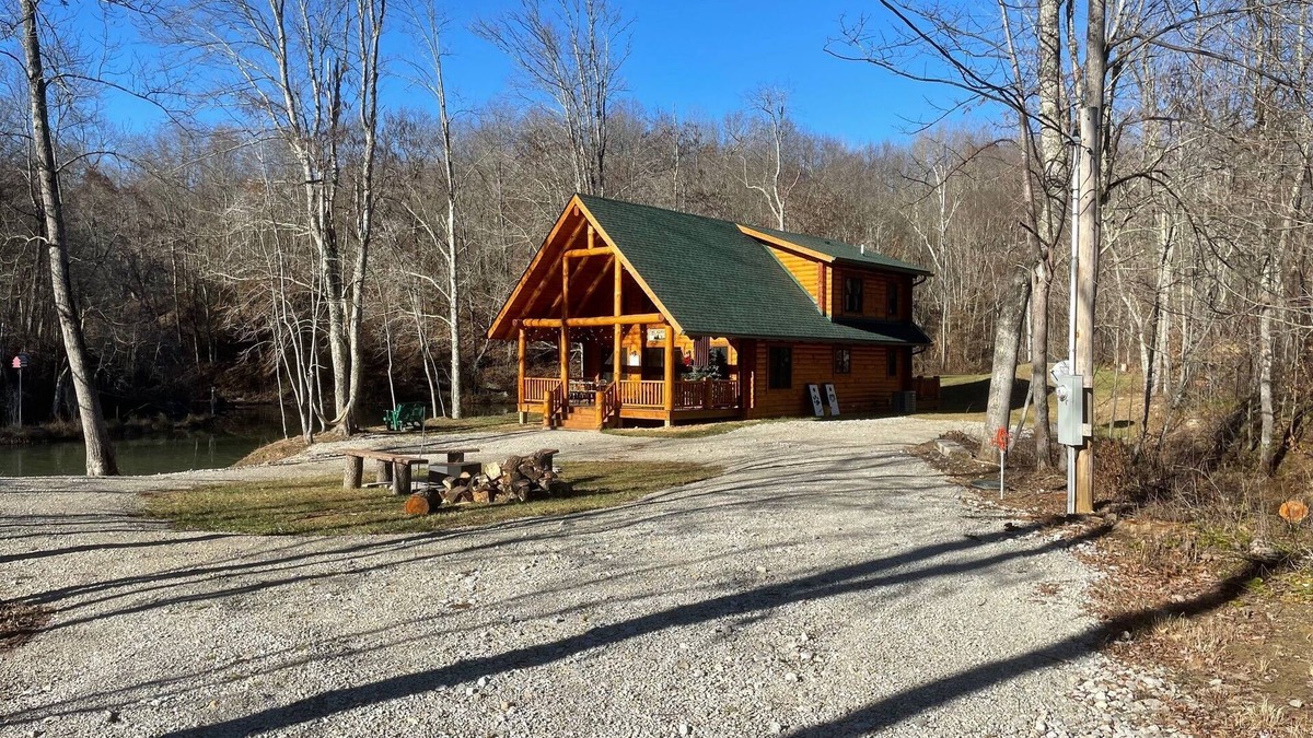 Nelsonville Cabin | Hidden Gem- Log Cabin on 56 acres