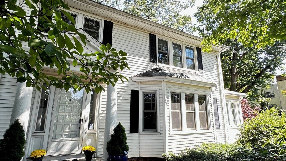 Beaver Hills House | Hidden Gem: Newly Remodeled 5-Bedroom Haven with Central AC in New Haven