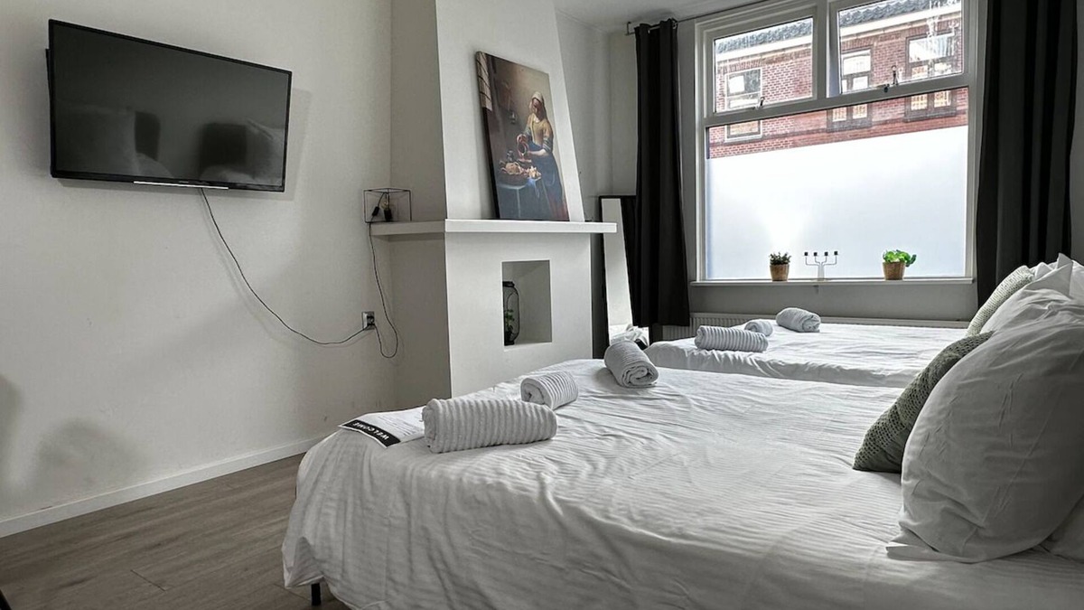 Delft Apartment | Hidden Gem next to TU Delft Campus family P40