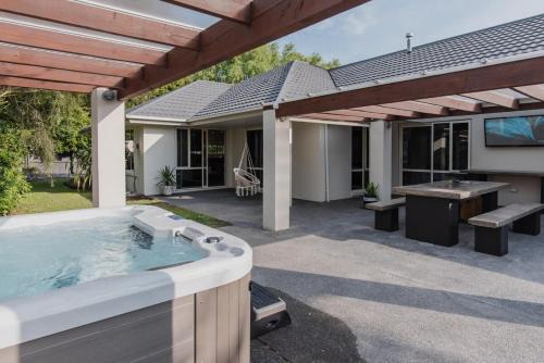 Halswell House | Hidden Gem of Christchurch - Sleeps 13
