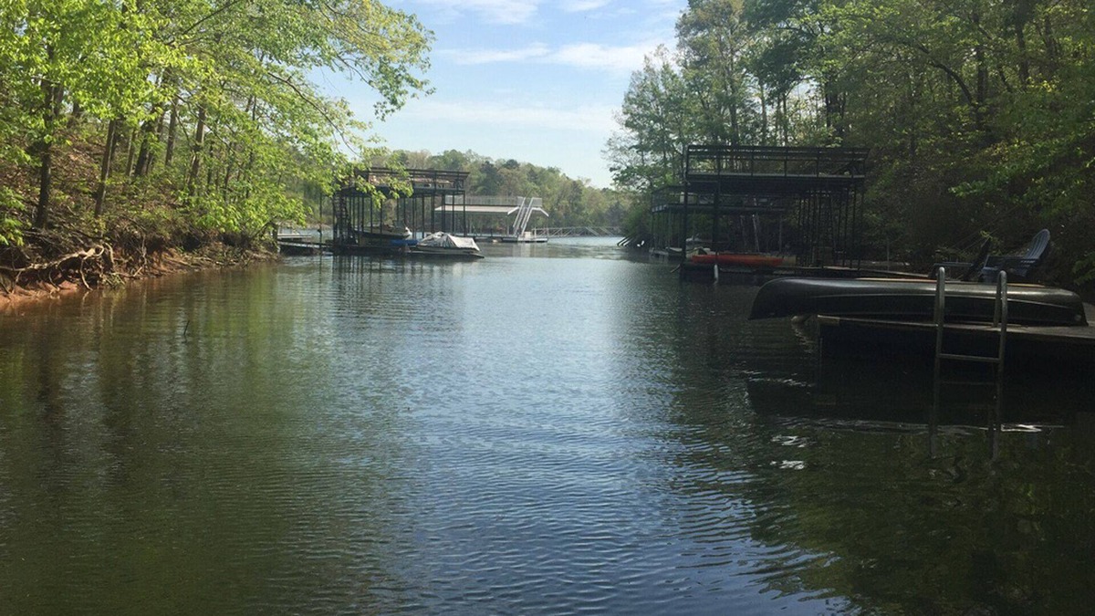 Dawsonville House | Hidden Gem on Lake Lanier in North GA Mtns- Leaf Peepers & Lake Views: I Got You