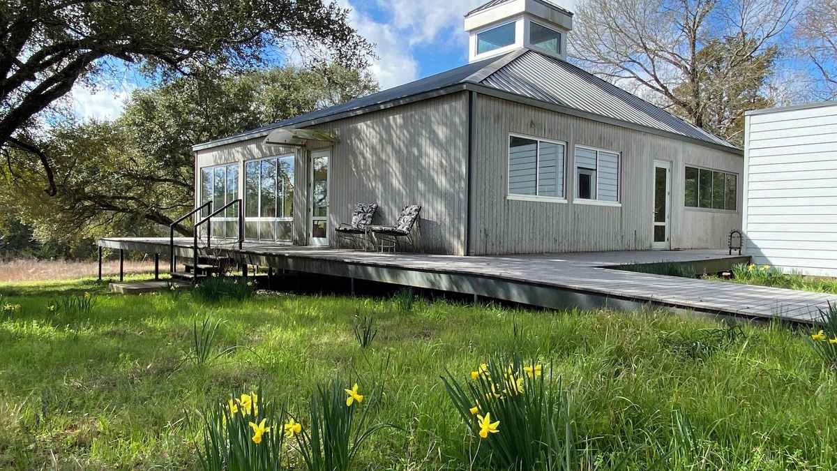 Washington House | Hidden Gem on the prairie, a house of light and ease