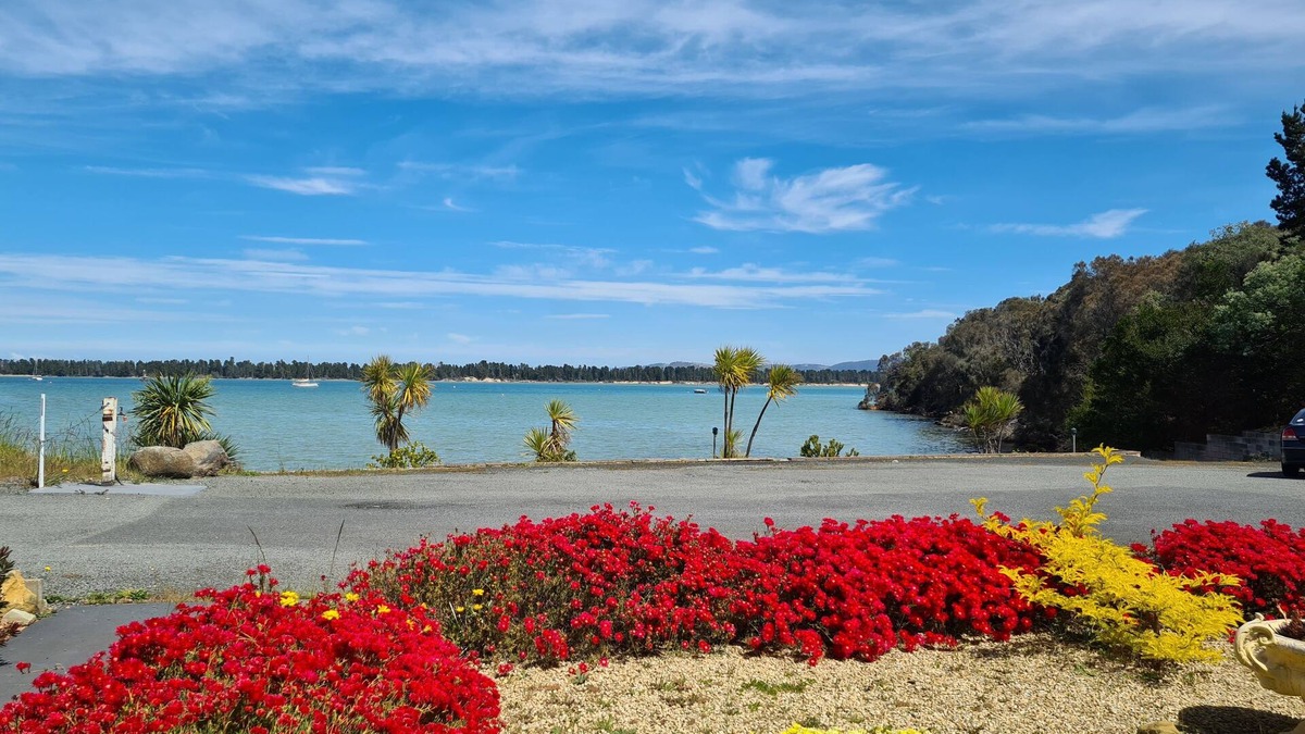 Lewisham House | Hidden gem on the waters edge - 15 minutes from Hobart airport.