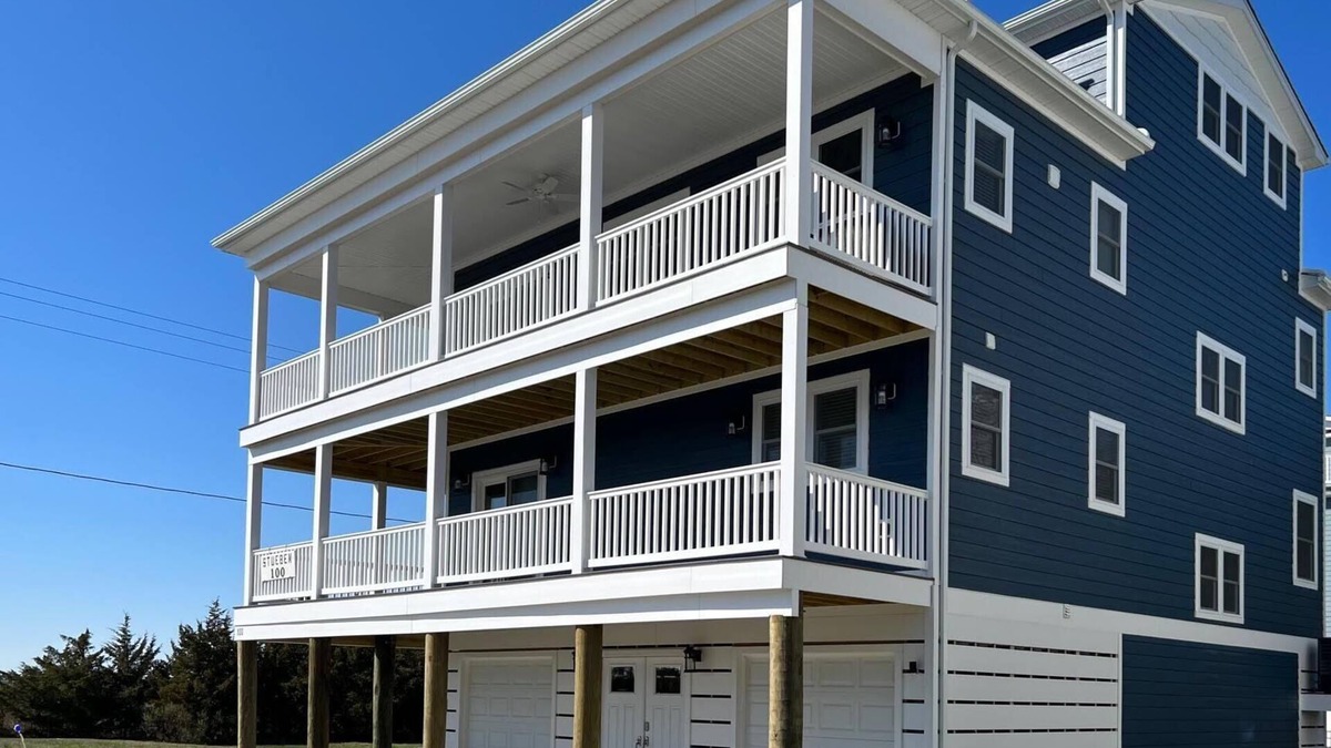 Milford House | Hidden Gem, Relax, Water Views, Bay Breezes Elevator & Decks & Hot Tub