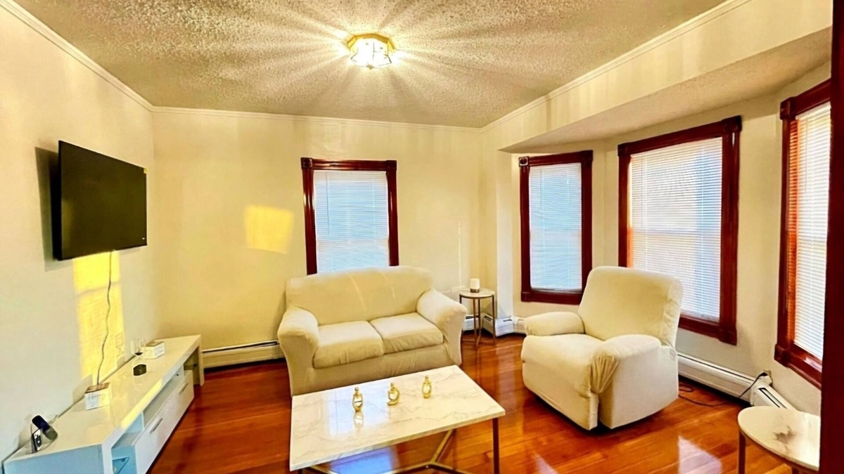 Hyde Park House | Hidden Gem right in the city of Boston!