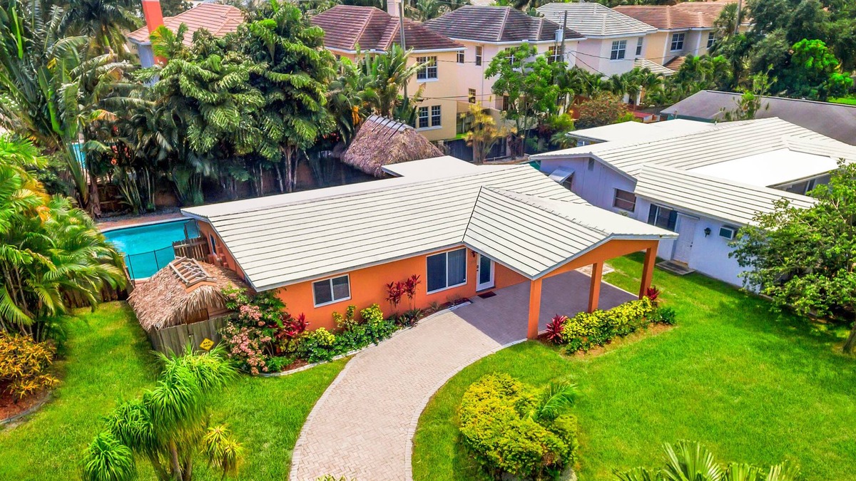 River Oaks Villa | Hidden Gem Vacation Villa w/Private Heated Pool & TikiHut