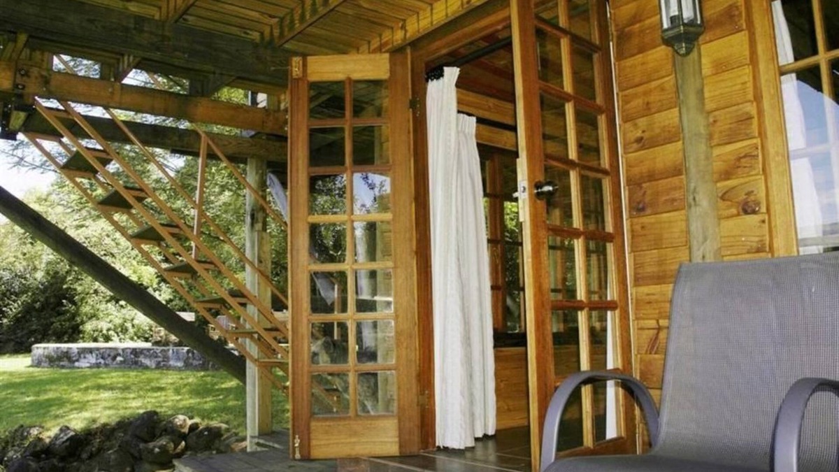 Giant's Castle Game Reserve Ski Chalet | Hidden Gem with magnificent lake and mountain views.