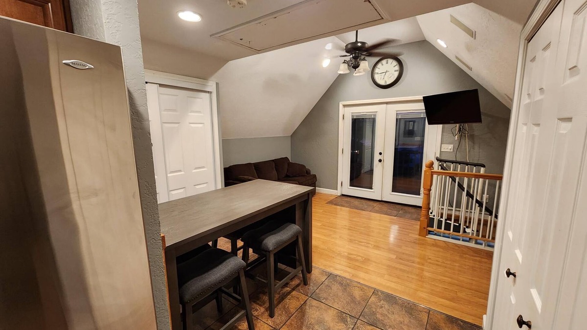 Marion House | Hidden Gem- with the best view of Lake of Egypt! - Kayaks included/1 bed/1 bath!