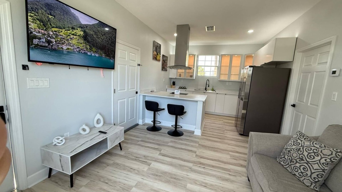 Palm River-Clair Mel Apartment | Hidden Getaway - Apartment A