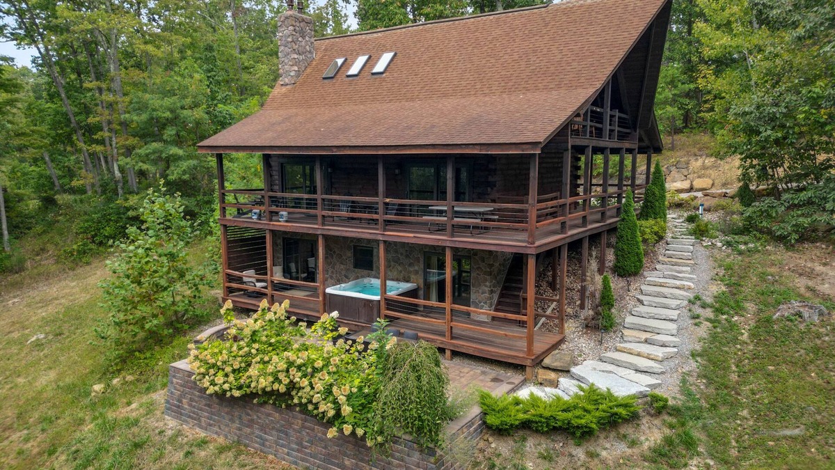 Laurelville Cabin | Hidden Haven Lodge | Custom Log Cabin