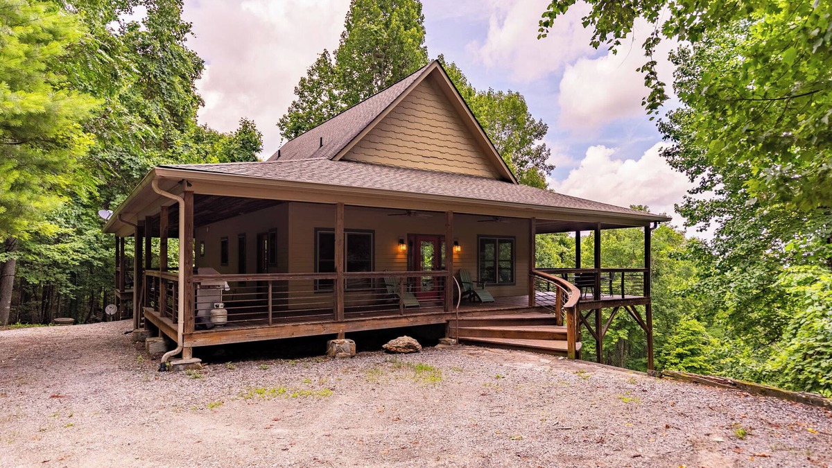 Lenoir Cabin | Hidden Hideaway - views, privacy, dogs welcome, hot tub