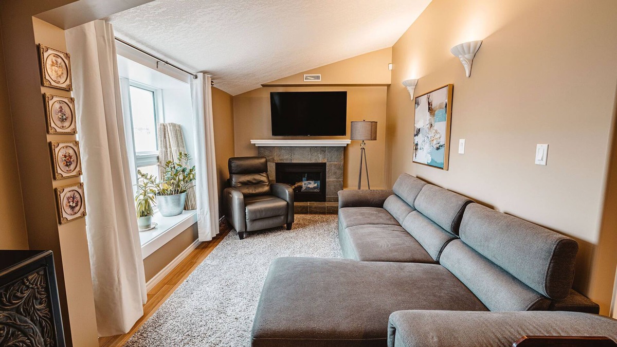 Drumheller Apartment | ⭐ Hidden Hollow Suite | DOWNTOWN ⭐