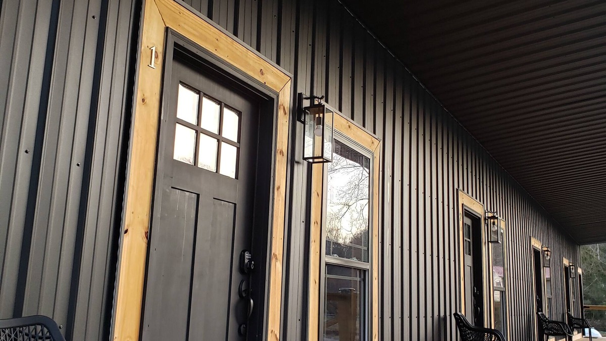Dingess Apartment | Hidden Jewell - Full Cabin 4 Studio Suites - 9BD/4BA sleeps 15 on Outlaws