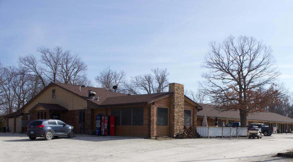 Warsaw Hotel | Hidden Lake Resort